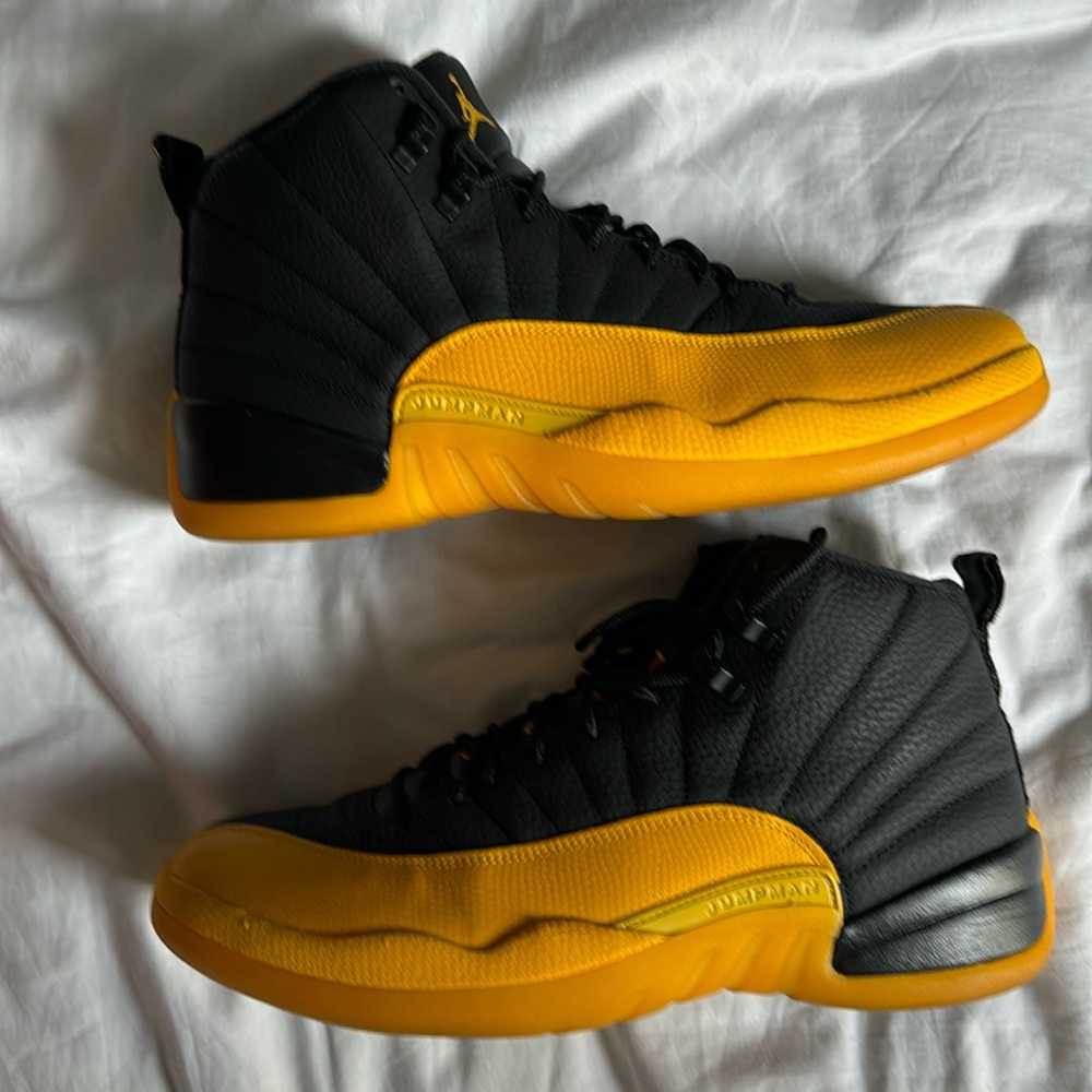 Air Jordan 12 Retro Mens Size 11.5. Black and university gold and black